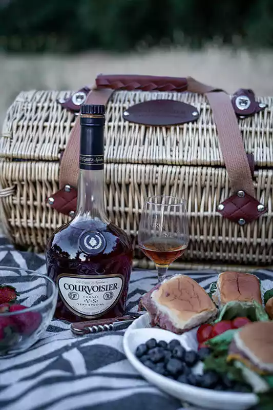 Courvoisier-Cognac-Summer-Picnic-Product-Photography-MOOTENS