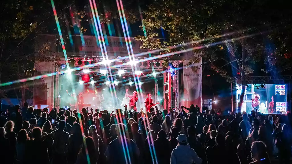 Thursdays In The Davispehre Tainted Love Night Performance